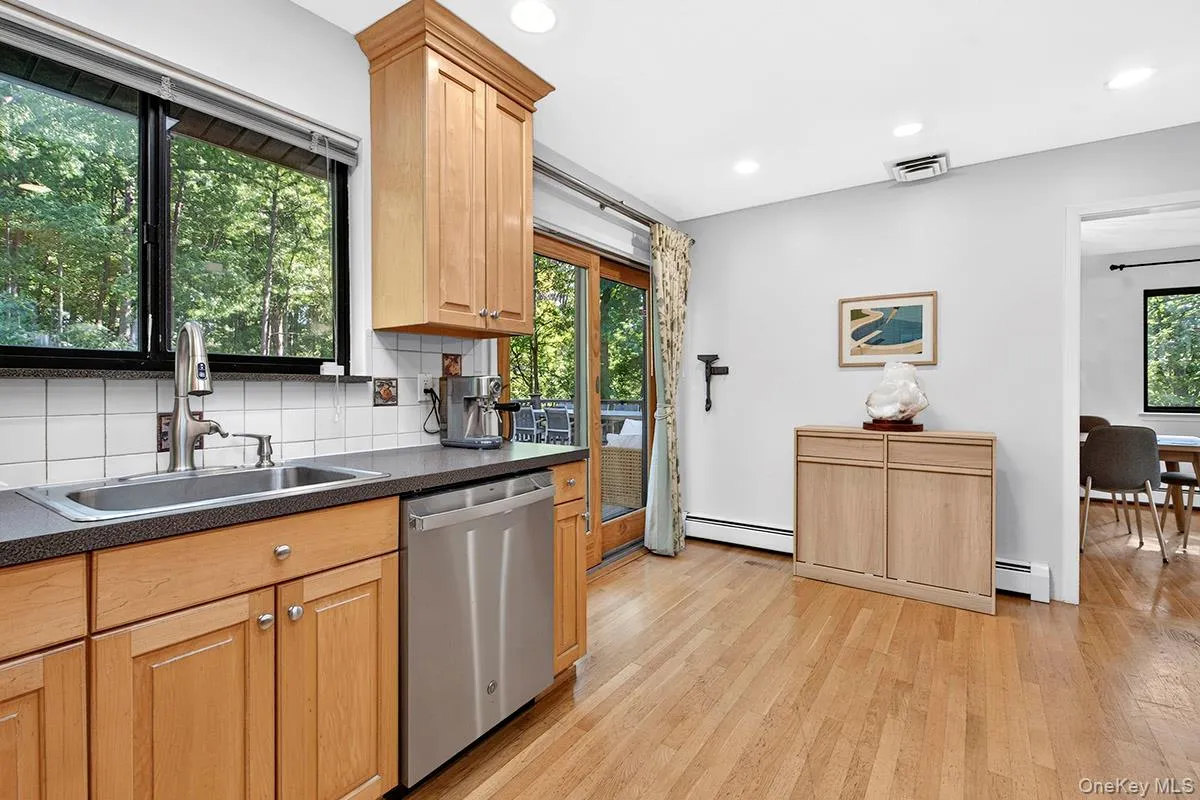 15 Round Hill Drive, Mount Pleasant, NY, 4 Bedrooms Bedrooms, 8 Rooms Rooms,3 BathroomsBathrooms,Residential Lease,For Rent,Round Hill,0,1060056 15 Round Hill Drive, Mount Pleasant, NY, 4 Bedrooms Bedrooms, 8 Rooms Rooms,3 BathroomsBathrooms,Residential Lease,For Rent,Round Hill,0,1060056