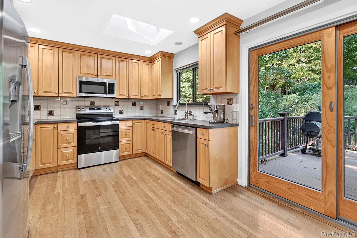 15 Round Hill Drive, Mount Pleasant, NY, 4 Bedrooms Bedrooms, 8 Rooms Rooms,3 BathroomsBathrooms,Residential Lease,For Rent,Round Hill,0,1060056 15 Round Hill Drive, Mount Pleasant, NY, 4 Bedrooms Bedrooms, 8 Rooms Rooms,3 BathroomsBathrooms,Residential Lease,For Rent,Round Hill,0,1060056
