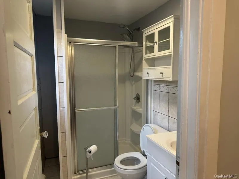 26 Frederick Avenue, Babylon, NY, 1 Bedroom Bedrooms, 3 Room Rooms,1 BathroomBathrooms,Residential Lease,For Rent,Frederick,0,1060062 26 Frederick Avenue, Babylon, NY, 1 Bedroom Bedrooms, 3 Room Rooms,1 BathroomBathrooms,Residential Lease,For Rent,Frederick,0,1060062