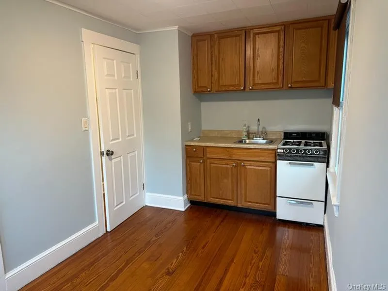 26 Frederick Avenue, Babylon, NY, 1 Bedroom Bedrooms, 3 Room Rooms,1 BathroomBathrooms,Residential Lease,For Rent,Frederick,0,1060062 26 Frederick Avenue, Babylon, NY, 1 Bedroom Bedrooms, 3 Room Rooms,1 BathroomBathrooms,Residential Lease,For Rent,Frederick,0,1060062