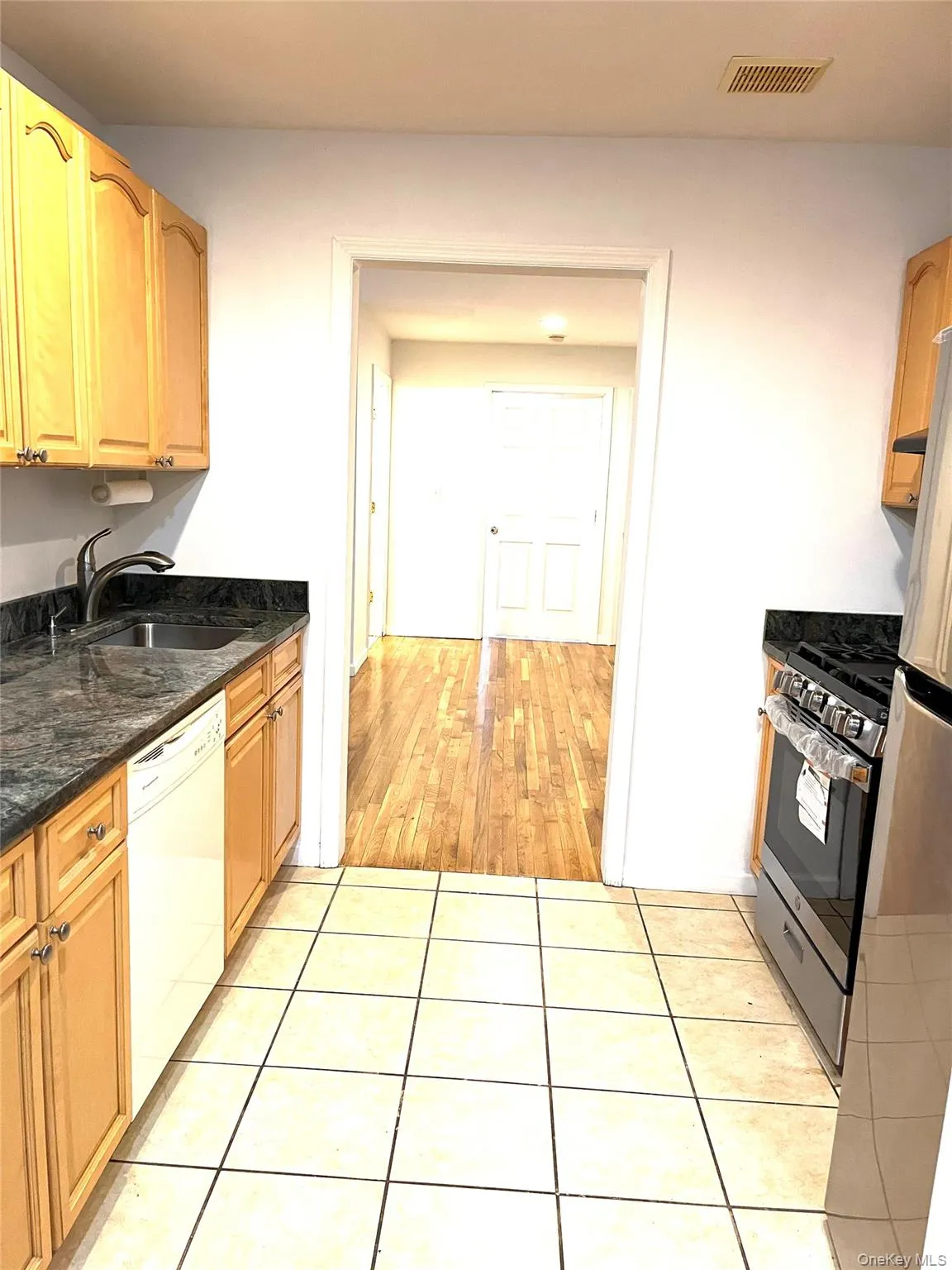 82-81 88th pl, New York, NY, 2 Bedrooms Bedrooms, 5 Rooms Rooms,1 BathroomBathrooms,Residential Lease,For Rent,88th pl,0,1060065 82-81 88th pl, New York, NY, 2 Bedrooms Bedrooms, 5 Rooms Rooms,1 BathroomBathrooms,Residential Lease,For Rent,88th pl,0,1060065