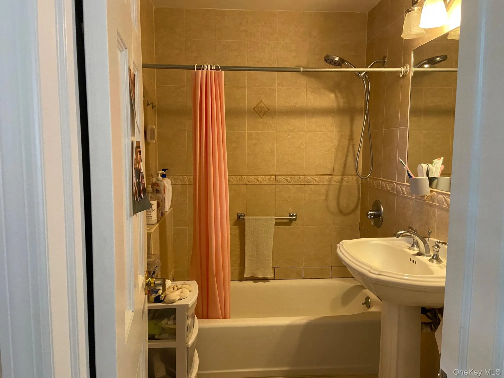 12 Russell Woods Road, North Hempstead, NY, 4 Bedrooms Bedrooms, 12 Rooms Rooms,3 BathroomsBathrooms,Residential,For Rent,Russell Woods,0,1060069 12 Russell Woods Road, North Hempstead, NY, 4 Bedrooms Bedrooms, 12 Rooms Rooms,3 BathroomsBathrooms,Residential,For Rent,Russell Woods,0,1060069
