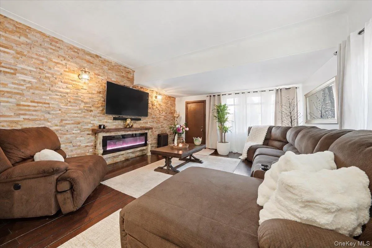 23 Bonta Street, Hempstead, NY, 3 Bedrooms Bedrooms, 6 Rooms Rooms,2 BathroomsBathrooms,Residential,For Rent,Bonta,0,1060080 23 Bonta Street, Hempstead, NY, 3 Bedrooms Bedrooms, 6 Rooms Rooms,2 BathroomsBathrooms,Residential,For Rent,Bonta,0,1060080
