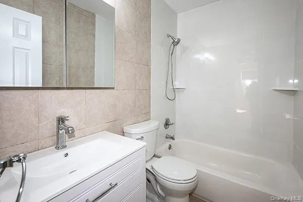 40 The Place, Glen Cove, NY, 3 Bedroom Bedrooms, 6 Room Rooms,2 BathroomBathrooms,Residential Lease,For Rent,The,0,1060091 40 The Place, Glen Cove, NY, 3 Bedroom Bedrooms, 6 Room Rooms,2 BathroomBathrooms,Residential Lease,For Rent,The,0,1060091