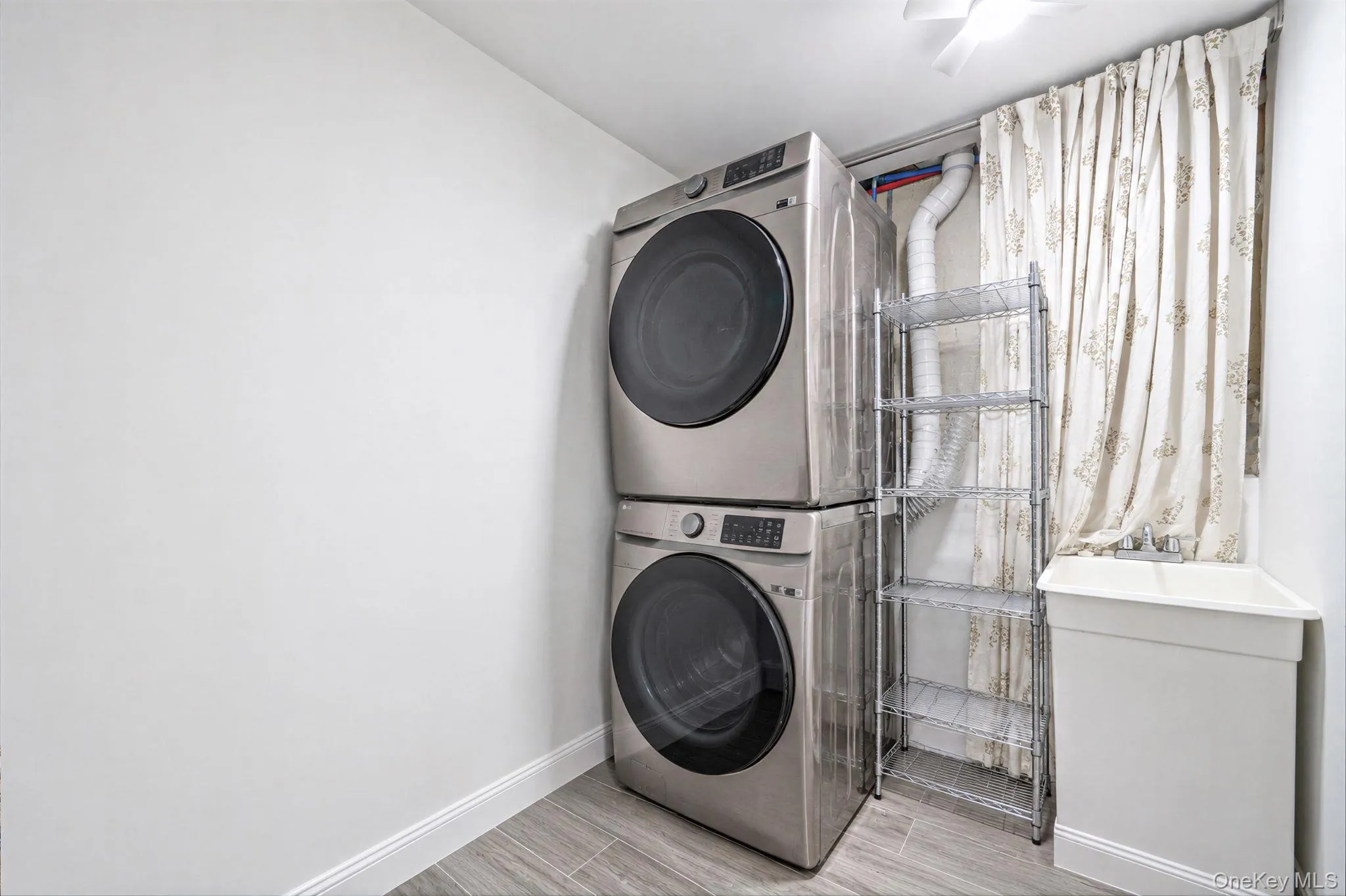 20 Danbury Avenue, Brookhaven, NY, 3 Bedrooms Bedrooms, 8 Rooms Rooms,2 BathroomsBathrooms,Residential,For Rent,Danbury,0,1060121 20 Danbury Avenue, Brookhaven, NY, 3 Bedrooms Bedrooms, 8 Rooms Rooms,2 BathroomsBathrooms,Residential,For Rent,Danbury,0,1060121