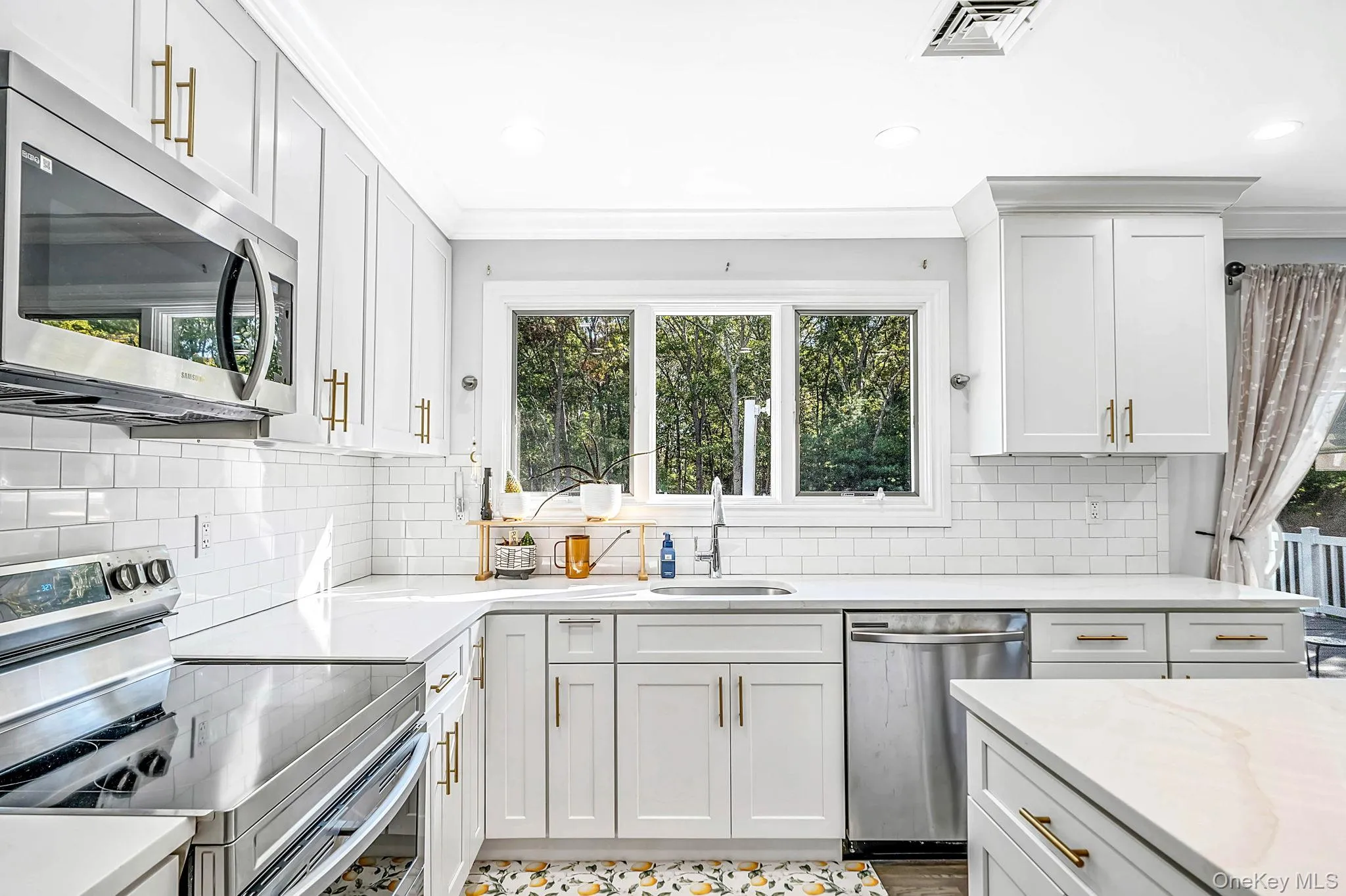 20 Danbury Avenue, Brookhaven, NY, 3 Bedrooms Bedrooms, 8 Rooms Rooms,2 BathroomsBathrooms,Residential,For Rent,Danbury,0,1060121 20 Danbury Avenue, Brookhaven, NY, 3 Bedrooms Bedrooms, 8 Rooms Rooms,2 BathroomsBathrooms,Residential,For Rent,Danbury,0,1060121