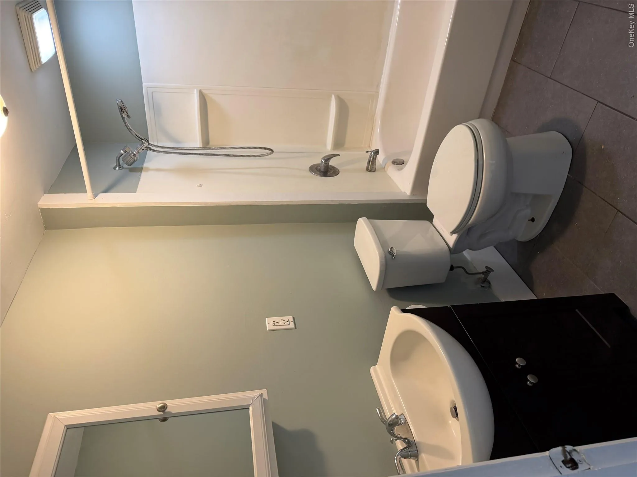19 Wheeler Avenue, Warwick (town), NY, 1 Bedroom Bedrooms, 4 Room Rooms,1 BathroomBathrooms,Residential Lease,For Rent,Wheeler,0,1060122 19 Wheeler Avenue, Warwick (town), NY, 1 Bedroom Bedrooms, 4 Room Rooms,1 BathroomBathrooms,Residential Lease,For Rent,Wheeler,0,1060122