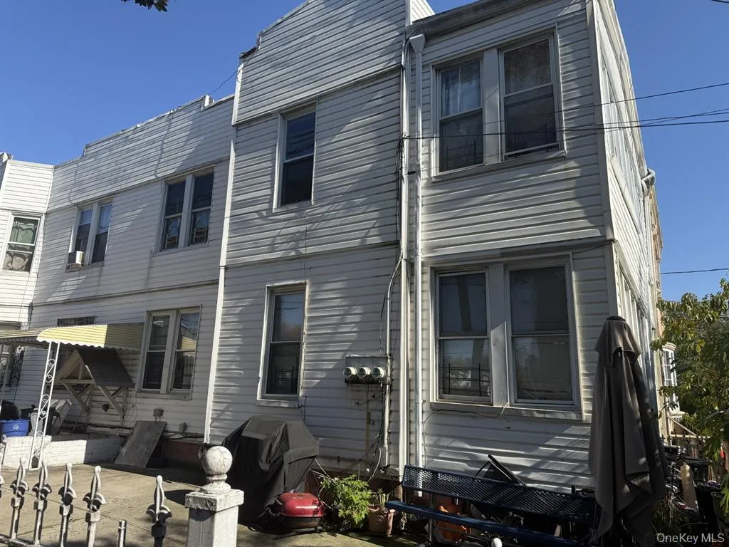 289 Etna Street, New York, NY, 9 Bedrooms Bedrooms, 10 Rooms Rooms,5 BathroomsBathrooms,Residential,For Rent,Etna,0,1060130 289 Etna Street, New York, NY, 9 Bedrooms Bedrooms, 10 Rooms Rooms,5 BathroomsBathrooms,Residential,For Rent,Etna,0,1060130