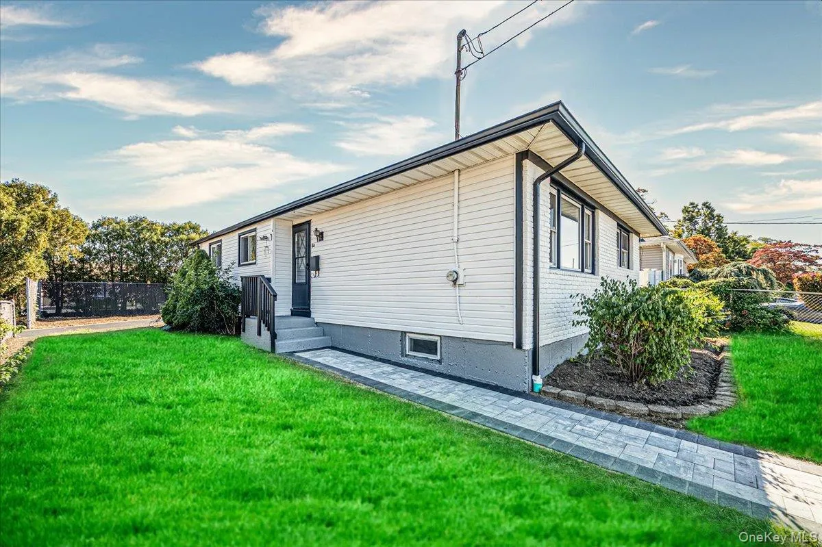 53 1st, Babylon, NY, 3 Bedrooms Bedrooms, 7 Rooms Rooms,1 BathroomBathrooms,Residential,For Rent,1st,0,1060142 53 1st, Babylon, NY, 3 Bedrooms Bedrooms, 7 Rooms Rooms,1 BathroomBathrooms,Residential,For Rent,1st,0,1060142