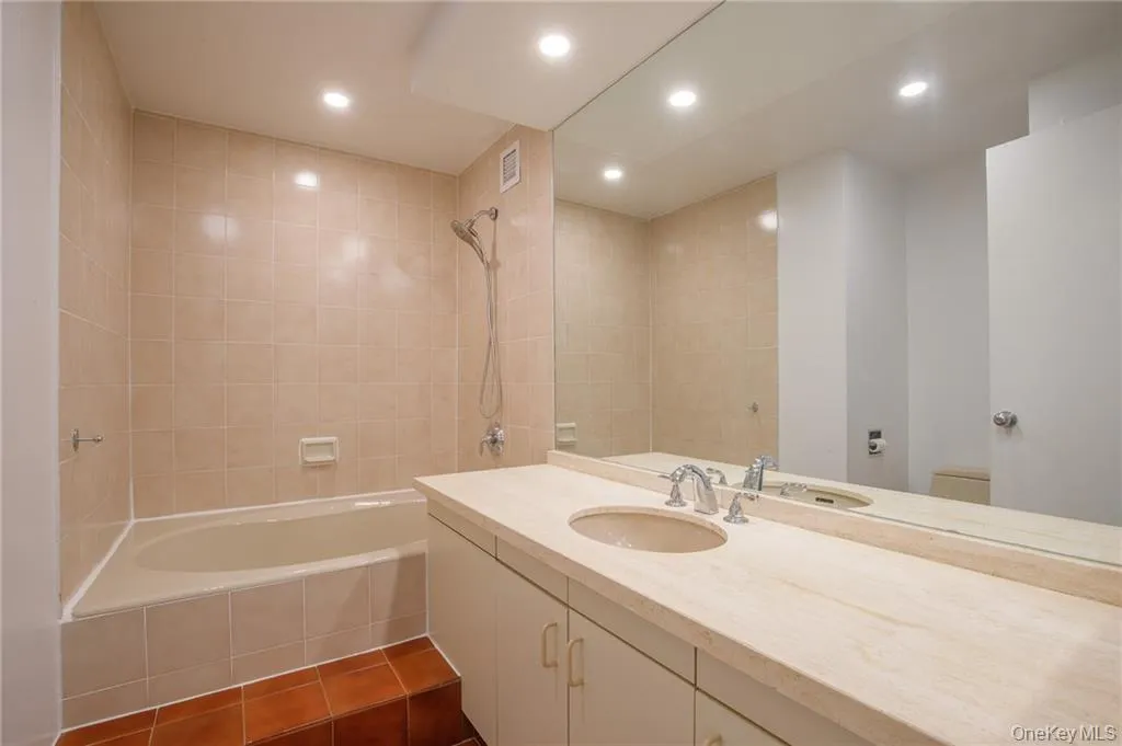 10 Cottage Place, White Plains, NY, 2 Bedroom Bedrooms, 5 Room Rooms,2 BathroomBathrooms,Residential Lease,For Rent,Cottage,0,1060146 10 Cottage Place, White Plains, NY, 2 Bedroom Bedrooms, 5 Room Rooms,2 BathroomBathrooms,Residential Lease,For Rent,Cottage,0,1060146