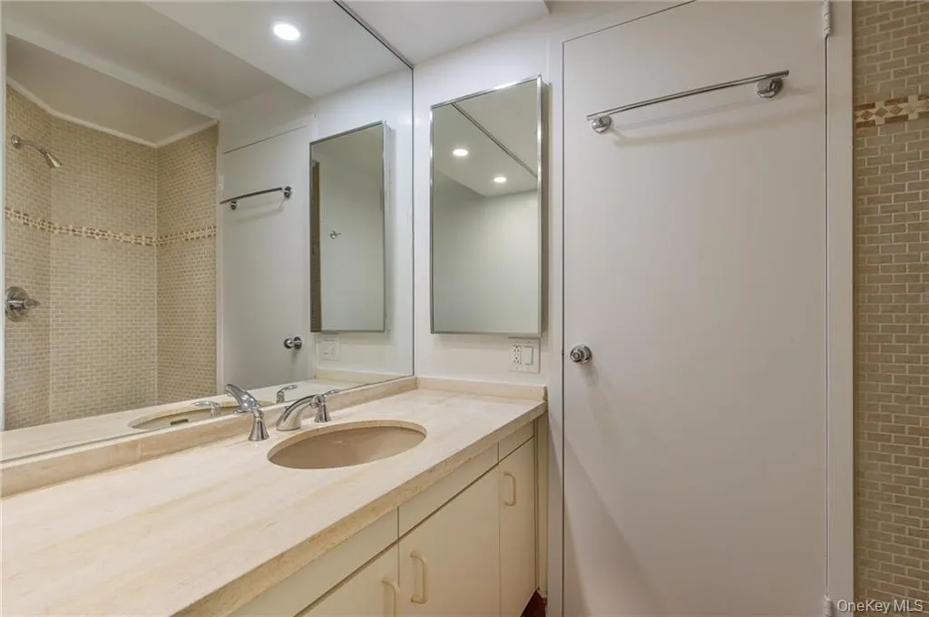 10 Cottage Place, White Plains, NY, 2 Bedroom Bedrooms, 5 Room Rooms,2 BathroomBathrooms,Residential Lease,For Rent,Cottage,0,1060146 10 Cottage Place, White Plains, NY, 2 Bedroom Bedrooms, 5 Room Rooms,2 BathroomBathrooms,Residential Lease,For Rent,Cottage,0,1060146