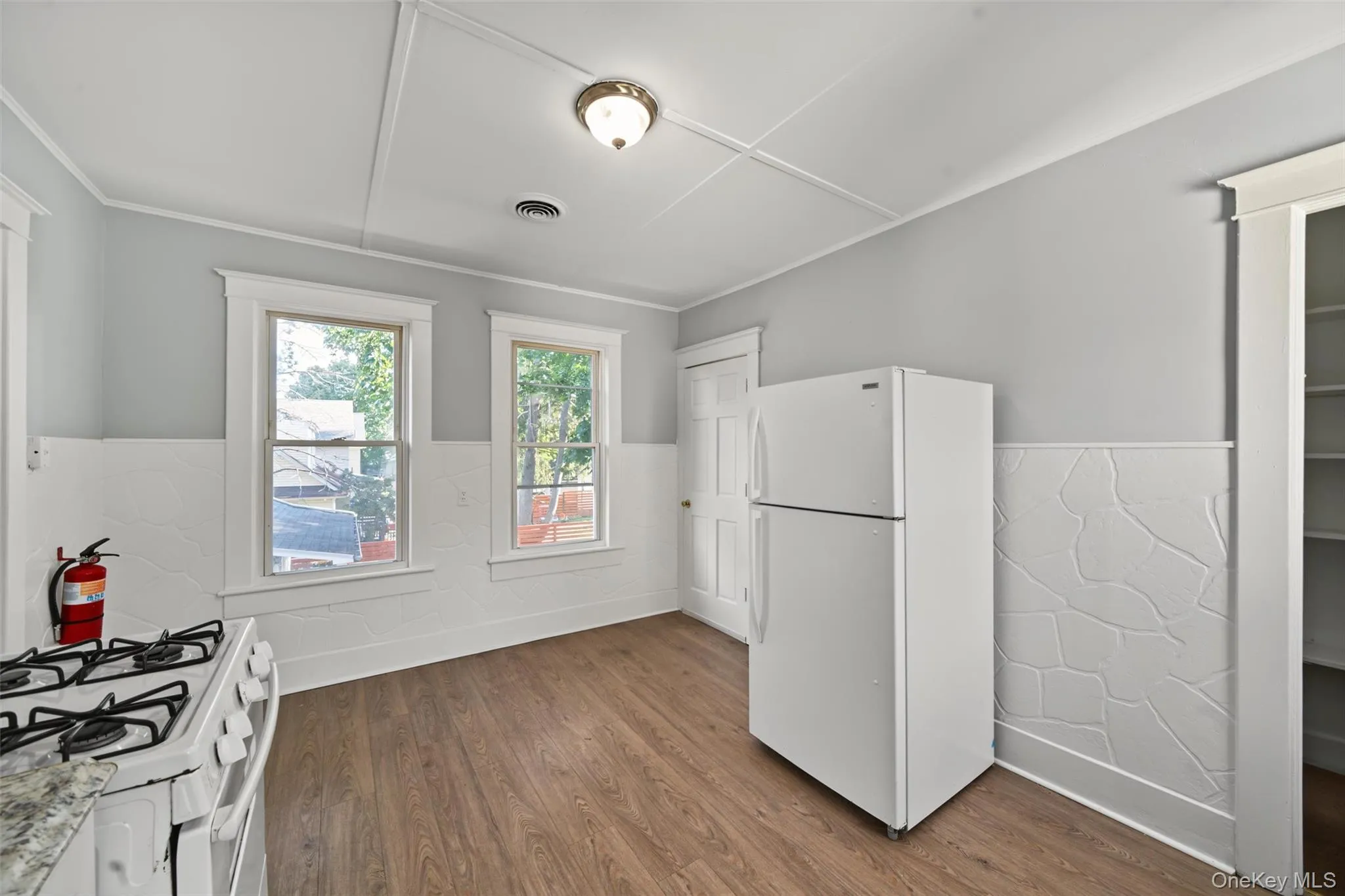 18 Chestnut Street, Middletown, NY, 2 Bedroom Bedrooms, 5 Room Rooms,1 BathroomBathrooms,Residential Lease,For Rent,Chestnut,0,1060150 18 Chestnut Street, Middletown, NY, 2 Bedroom Bedrooms, 5 Room Rooms,1 BathroomBathrooms,Residential Lease,For Rent,Chestnut,0,1060150