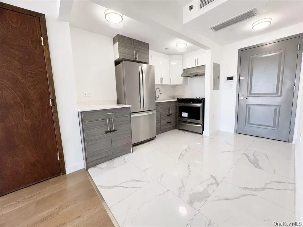 7009 45th Avenue, New York, NY, 2 Bedrooms Bedrooms, 5 Rooms Rooms,2 BathroomsBathrooms,Residential,For Rent,45th,0,1060151 7009 45th Avenue, New York, NY, 2 Bedrooms Bedrooms, 5 Rooms Rooms,2 BathroomsBathrooms,Residential,For Rent,45th,0,1060151