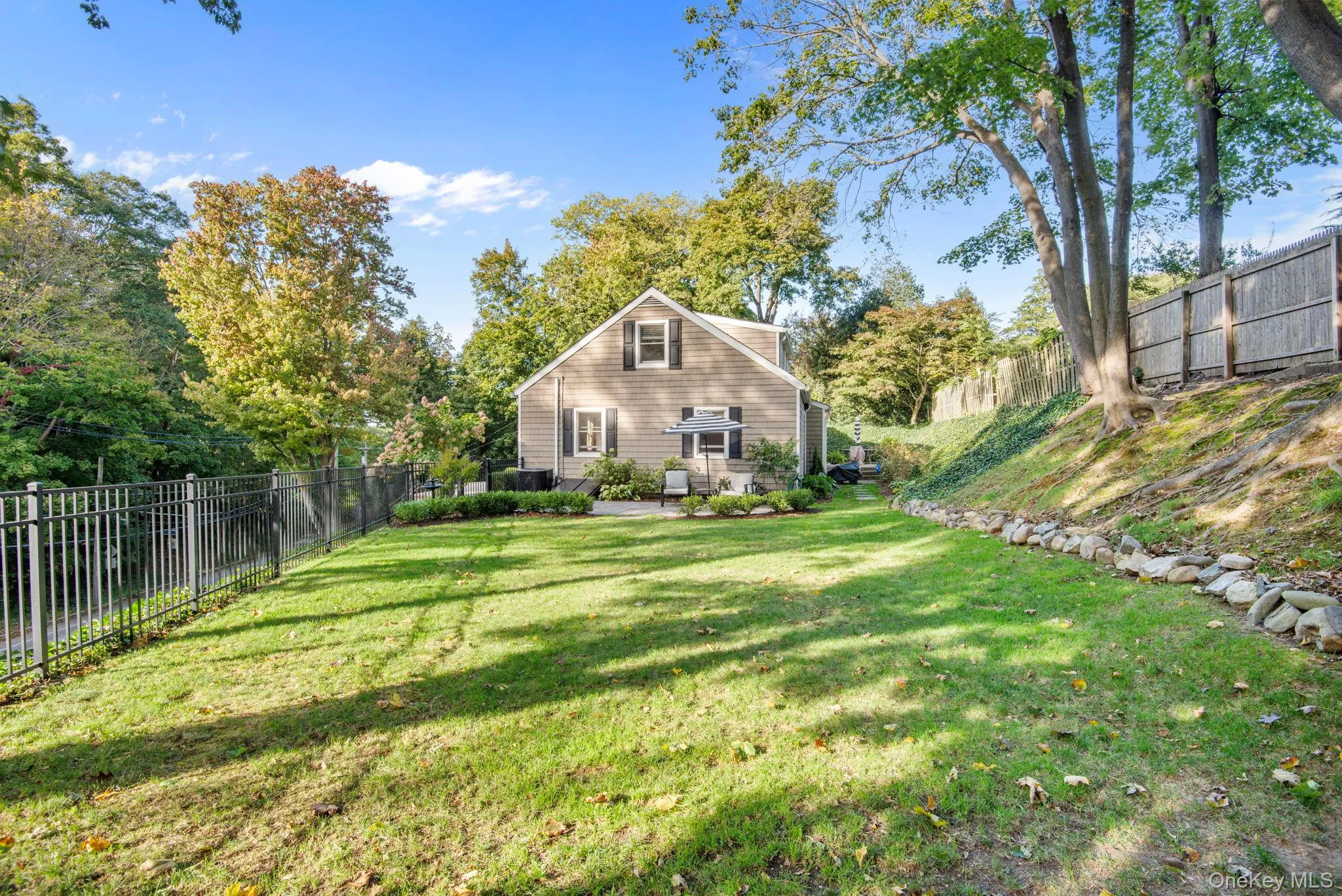 Large flat yard fully fenced. Large flat yard fully fenced.