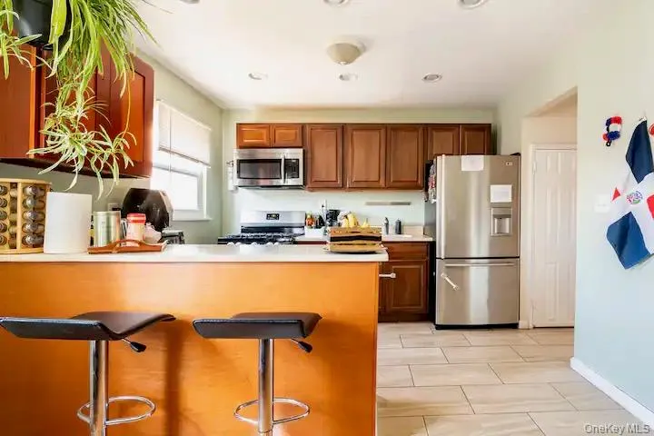 3933 Wilder Avenue, New York, NY, 3 Bedrooms Bedrooms, 8 Rooms Rooms,2 BathroomsBathrooms,Residential Lease,For Rent,Wilder,0,1060161 3933 Wilder Avenue, New York, NY, 3 Bedrooms Bedrooms, 8 Rooms Rooms,2 BathroomsBathrooms,Residential Lease,For Rent,Wilder,0,1060161