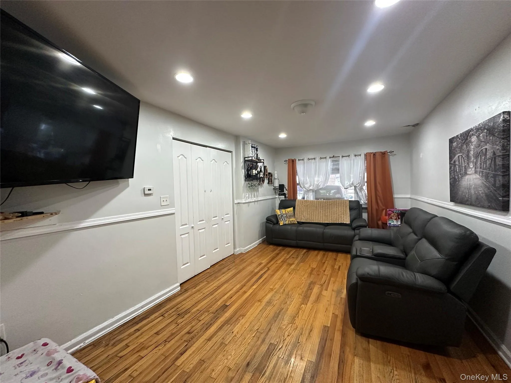 3933 Wilder Avenue, New York, NY, 3 Bedrooms Bedrooms, 8 Rooms Rooms,2 BathroomsBathrooms,Residential Lease,For Rent,Wilder,0,1060161 3933 Wilder Avenue, New York, NY, 3 Bedrooms Bedrooms, 8 Rooms Rooms,2 BathroomsBathrooms,Residential Lease,For Rent,Wilder,0,1060161