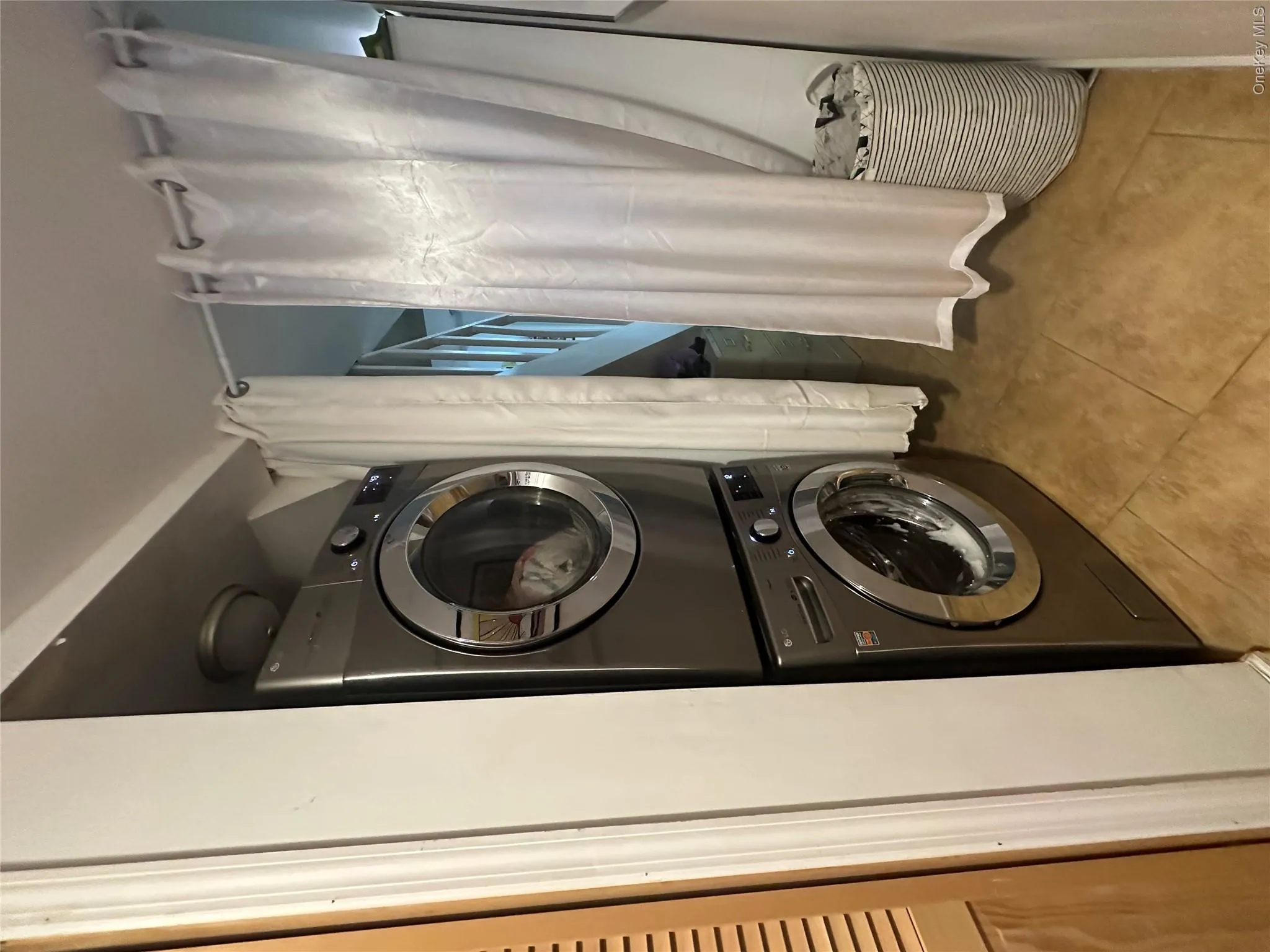 3933 Wilder Avenue, New York, NY, 3 Bedrooms Bedrooms, 8 Rooms Rooms,2 BathroomsBathrooms,Residential Lease,For Rent,Wilder,0,1060161 3933 Wilder Avenue, New York, NY, 3 Bedrooms Bedrooms, 8 Rooms Rooms,2 BathroomsBathrooms,Residential Lease,For Rent,Wilder,0,1060161
