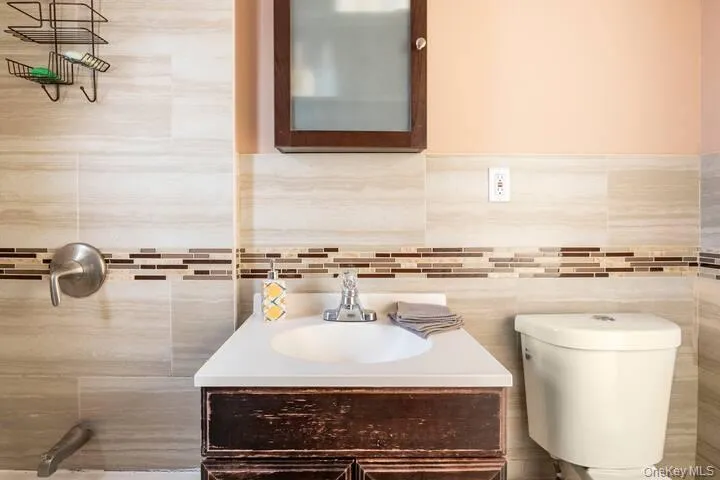 3933 Wilder Avenue, New York, NY, 3 Bedrooms Bedrooms, 8 Rooms Rooms,2 BathroomsBathrooms,Residential Lease,For Rent,Wilder,0,1060161 3933 Wilder Avenue, New York, NY, 3 Bedrooms Bedrooms, 8 Rooms Rooms,2 BathroomsBathrooms,Residential Lease,For Rent,Wilder,0,1060161