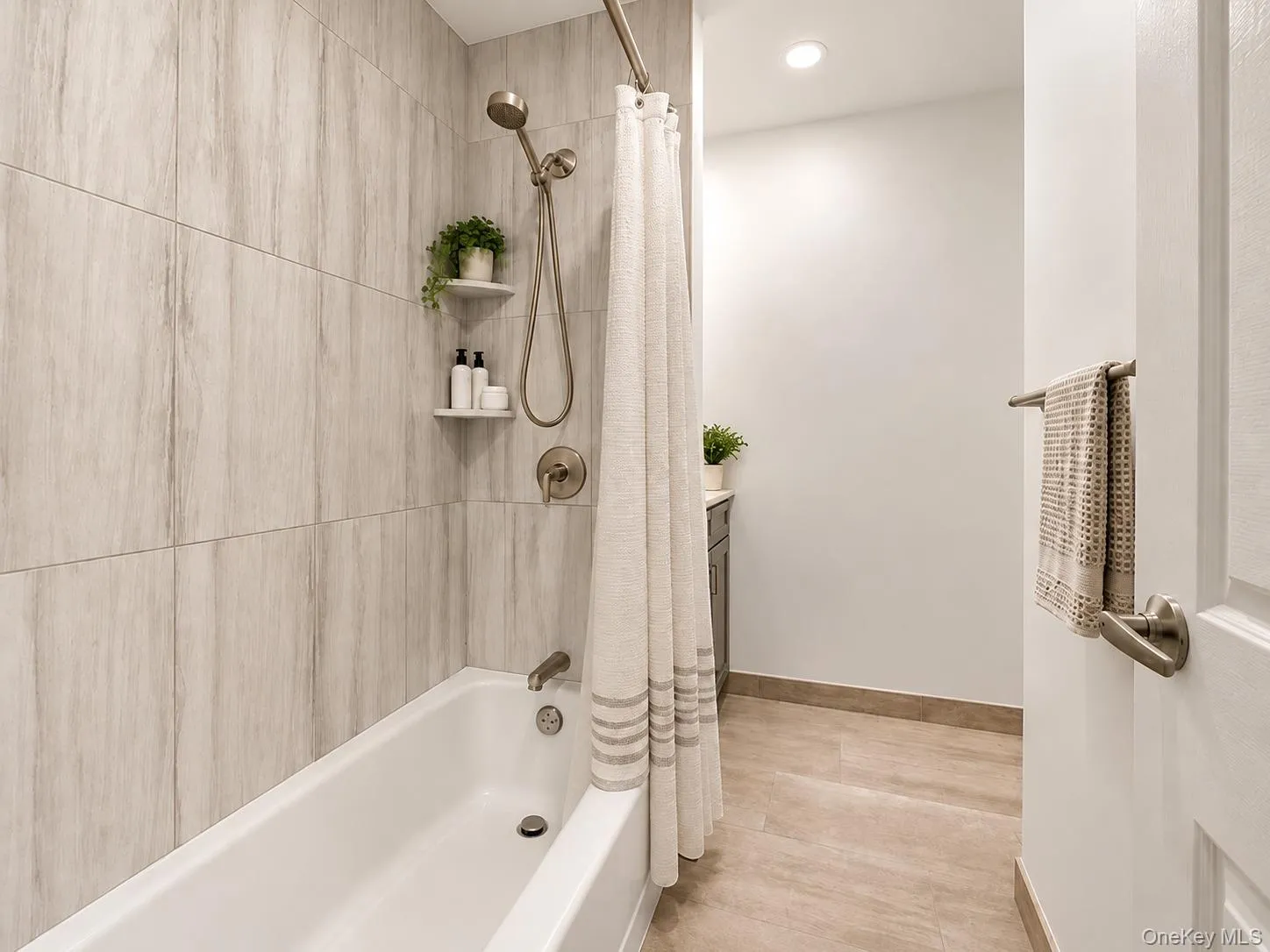 67-66 108 Street, New York, NY, 1 Bedroom Bedrooms, 4 Rooms Rooms,1 BathroomBathrooms,Residential,For Rent,108 Street,0,1060168 67-66 108 Street, New York, NY, 1 Bedroom Bedrooms, 4 Rooms Rooms,1 BathroomBathrooms,Residential,For Rent,108 Street,0,1060168