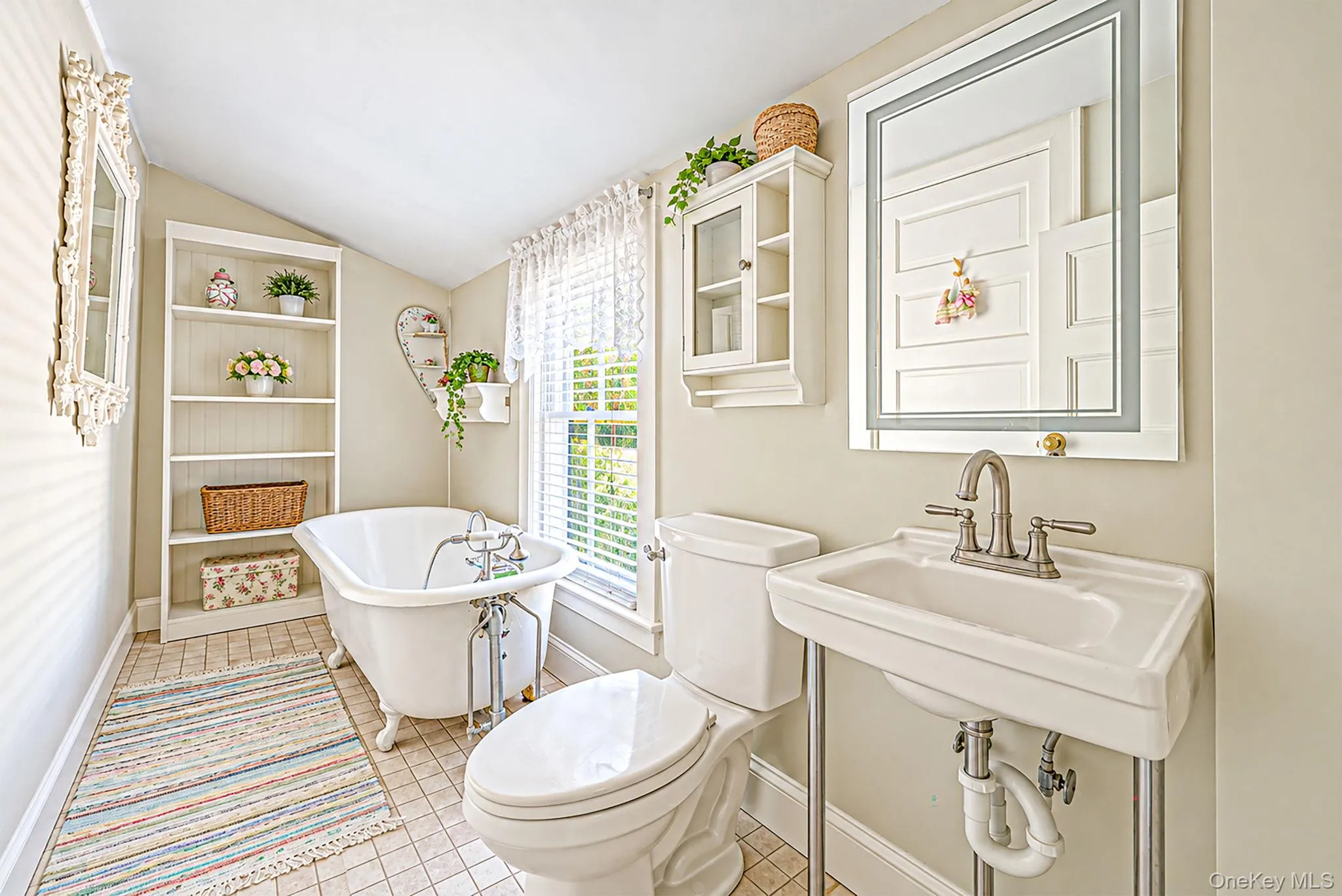 12 Collins Avenue, East Hampton, NY, 4 Bedrooms Bedrooms, 11 Rooms Rooms,3 BathroomsBathrooms,Residential,For Rent,Collins,0,1060179 12 Collins Avenue, East Hampton, NY, 4 Bedrooms Bedrooms, 11 Rooms Rooms,3 BathroomsBathrooms,Residential,For Rent,Collins,0,1060179