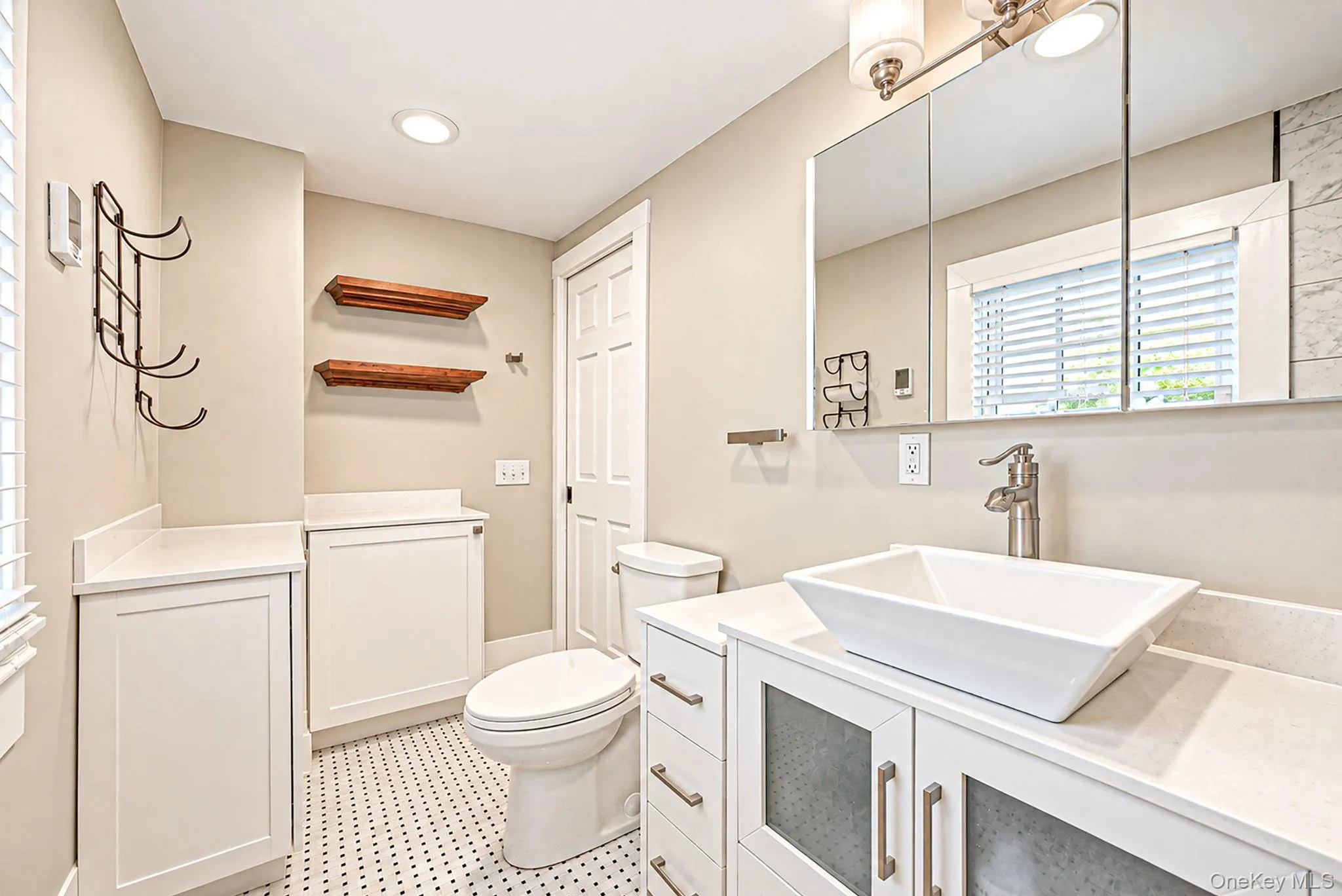 12 Collins Avenue, East Hampton, NY, 4 Bedrooms Bedrooms, 11 Rooms Rooms,3 BathroomsBathrooms,Residential,For Rent,Collins,0,1060179 12 Collins Avenue, East Hampton, NY, 4 Bedrooms Bedrooms, 11 Rooms Rooms,3 BathroomsBathrooms,Residential,For Rent,Collins,0,1060179