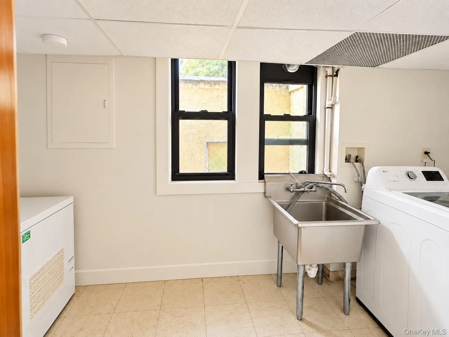 2 Ivy Close, New York, NY, 5 Bedrooms Bedrooms, 10 Rooms Rooms,2 BathroomsBathrooms,Residential,For Rent,Ivy Close,0,1060195 2 Ivy Close, New York, NY, 5 Bedrooms Bedrooms, 10 Rooms Rooms,2 BathroomsBathrooms,Residential,For Rent,Ivy Close,0,1060195