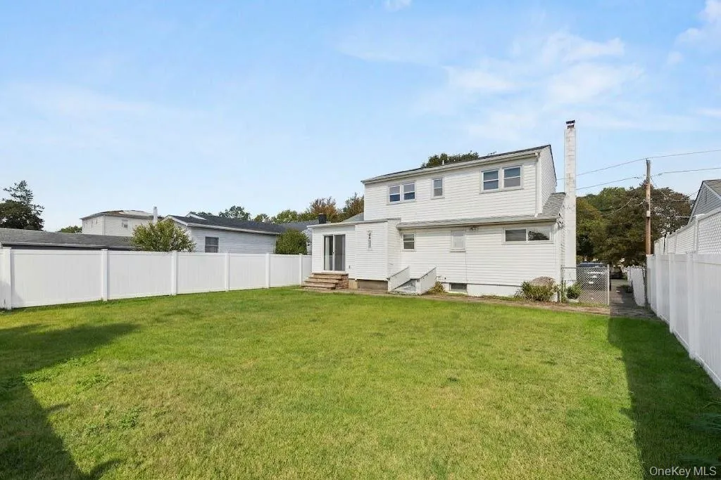 607 Monroe Avenue, Babylon, NY, 4 Bedrooms Bedrooms, 8 Rooms Rooms,2 BathroomsBathrooms,Residential,For Rent,Monroe,0,1060207 607 Monroe Avenue, Babylon, NY, 4 Bedrooms Bedrooms, 8 Rooms Rooms,2 BathroomsBathrooms,Residential,For Rent,Monroe,0,1060207