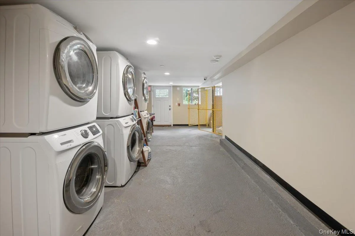 84 Howard Street, Mount Pleasant, NY, 2 Bedroom Bedrooms, 5 Room Rooms,1 BathroomBathrooms,Residential Lease,For Rent,Howard,0,1060213 84 Howard Street, Mount Pleasant, NY, 2 Bedroom Bedrooms, 5 Room Rooms,1 BathroomBathrooms,Residential Lease,For Rent,Howard,0,1060213