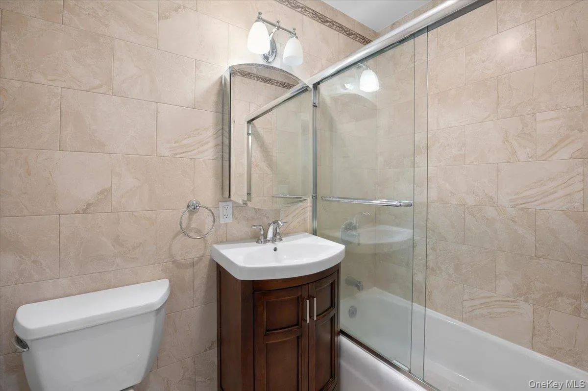 84 Howard Street, Mount Pleasant, NY, 2 Bedroom Bedrooms, 5 Room Rooms,1 BathroomBathrooms,Residential Lease,For Rent,Howard,0,1060213 84 Howard Street, Mount Pleasant, NY, 2 Bedroom Bedrooms, 5 Room Rooms,1 BathroomBathrooms,Residential Lease,For Rent,Howard,0,1060213