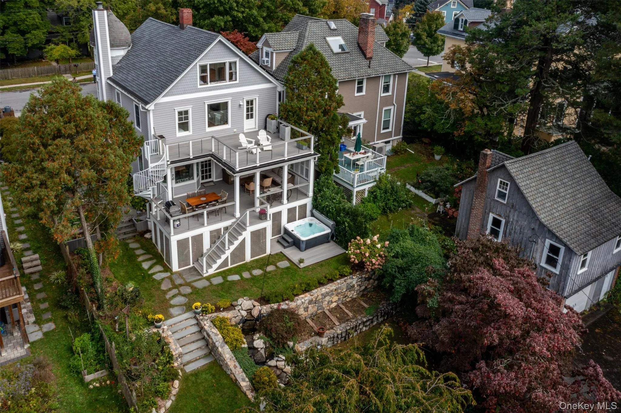 Good example of multi terrace lawns. Good example of multi terrace lawns.