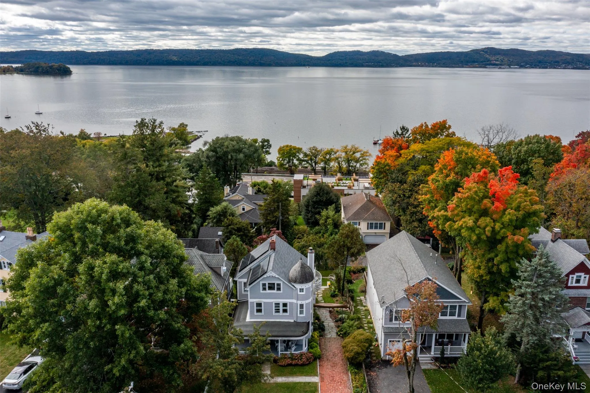 Magnificent place to view fall foliage. Magnificent place to view fall foliage.