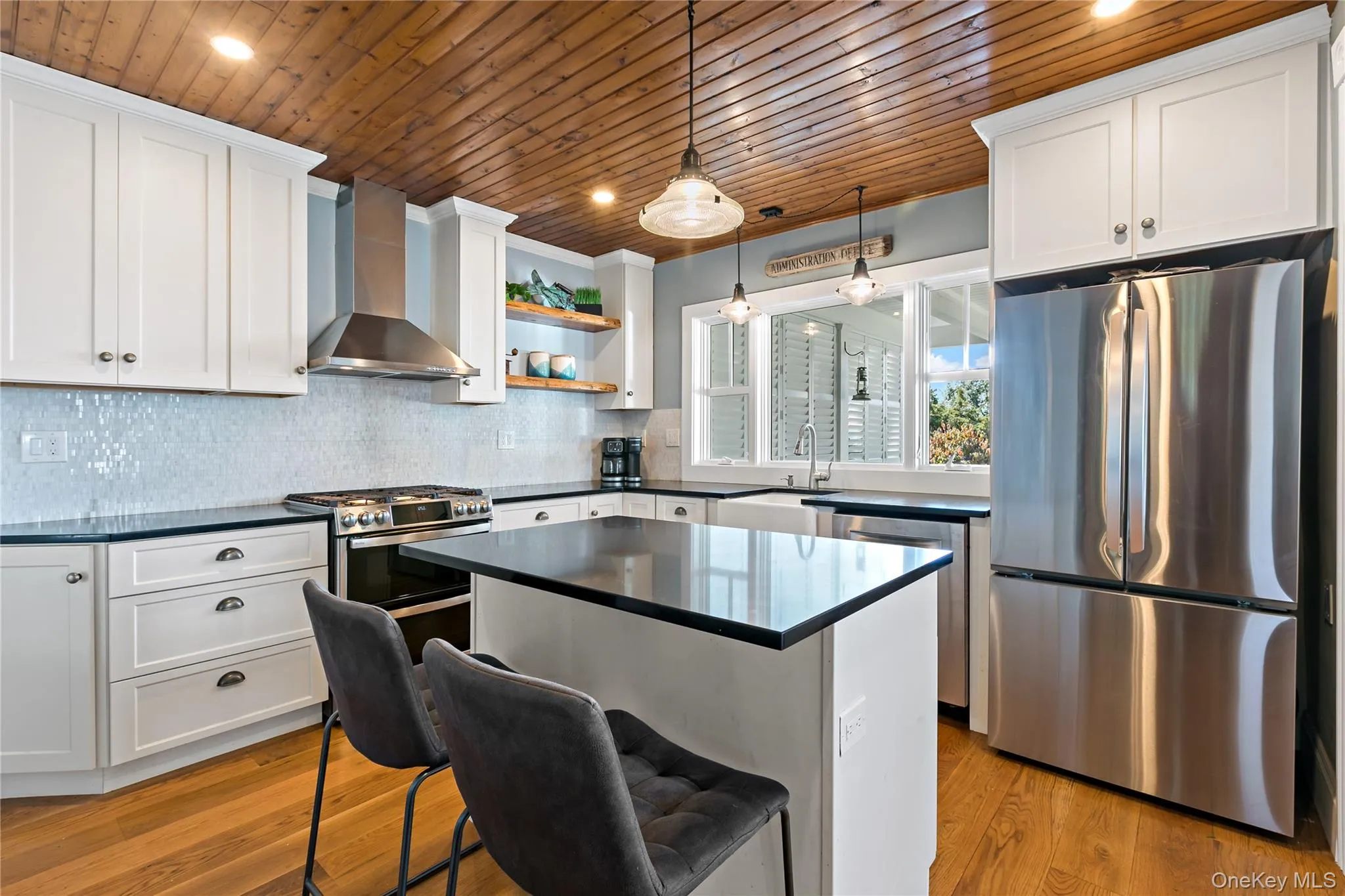 Kitchen island eat in area. Kitchen island eat in area.