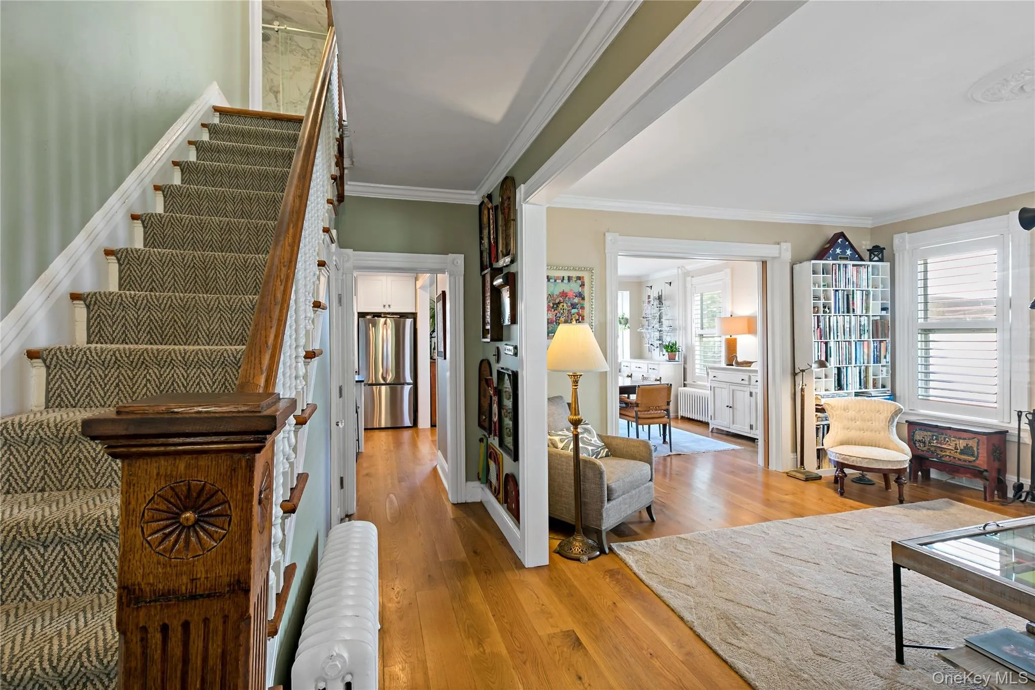 Check out this unique newel post greeting. Check out this unique newel post greeting.
