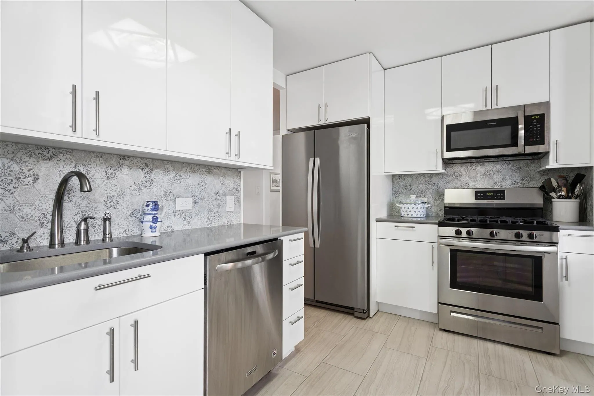 3333 Henry Hudson Parkway, New York, NY, 2 Bedrooms Bedrooms, 4 Rooms Rooms,2 BathroomsBathrooms,Residential,For Rent,Henry Hudson,0,1060221 3333 Henry Hudson Parkway, New York, NY, 2 Bedrooms Bedrooms, 4 Rooms Rooms,2 BathroomsBathrooms,Residential,For Rent,Henry Hudson,0,1060221