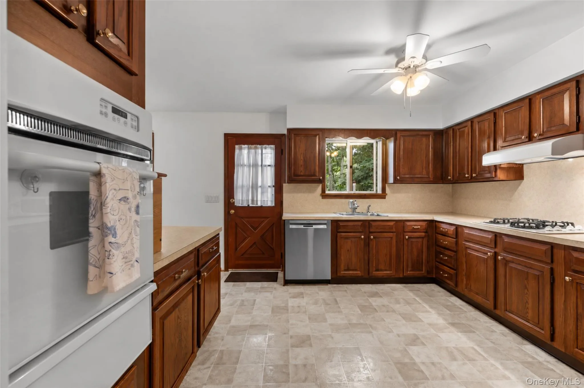 600 Water Mill Towd Road, Southampton, New York 11968