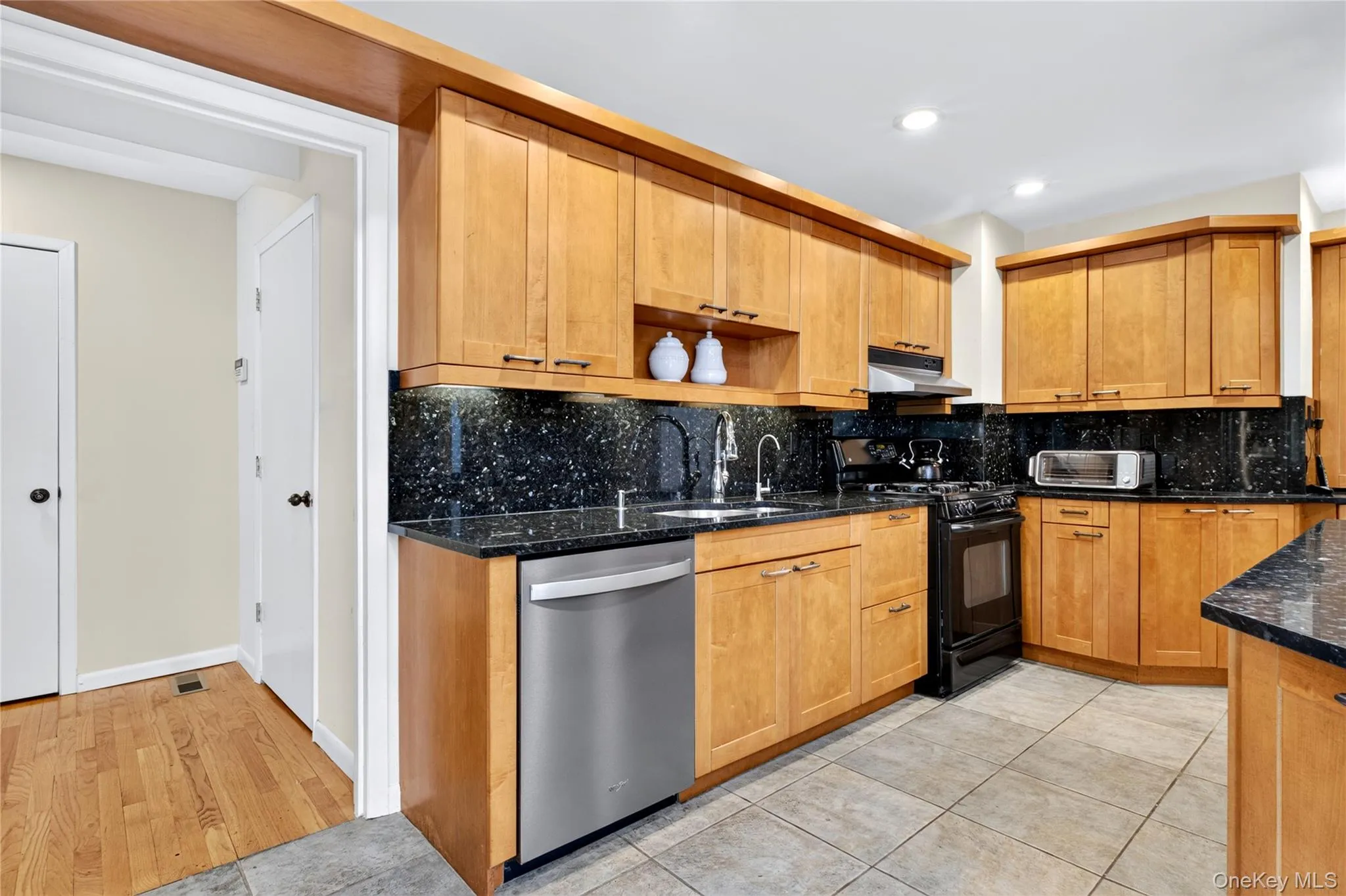 75 Plymouth Road, North Hempstead, NY, 4 Bedrooms Bedrooms, 9 Rooms Rooms,3 BathroomsBathrooms,Residential,For Rent,Plymouth,0,1060229 75 Plymouth Road, North Hempstead, NY, 4 Bedrooms Bedrooms, 9 Rooms Rooms,3 BathroomsBathrooms,Residential,For Rent,Plymouth,0,1060229