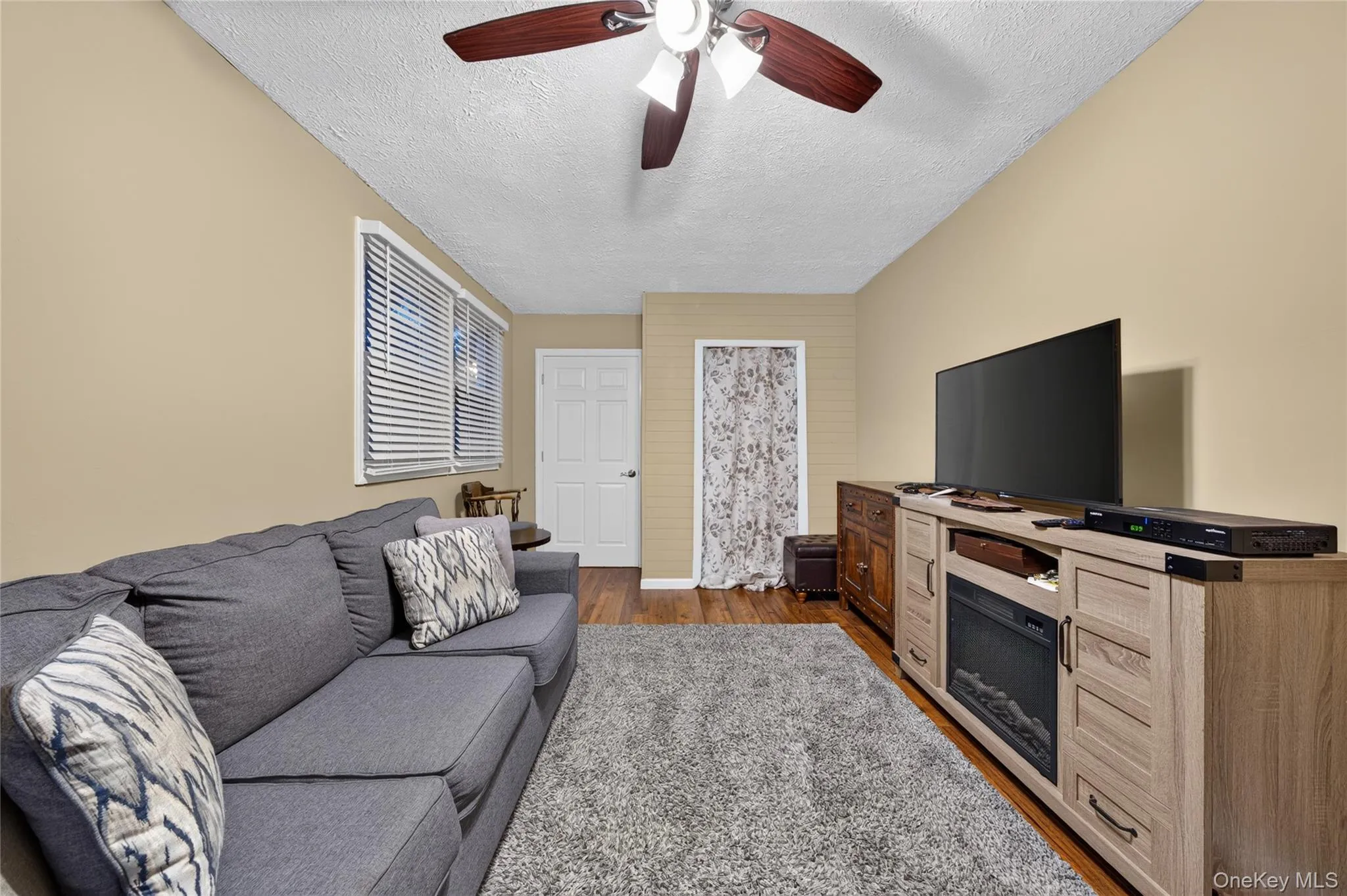3 Jasper Avenue, Brookhaven, NY, 5 Bedrooms Bedrooms, 10 Rooms Rooms,2 BathroomsBathrooms,Residential,For Rent,Jasper,0,1060235 3 Jasper Avenue, Brookhaven, NY, 5 Bedrooms Bedrooms, 10 Rooms Rooms,2 BathroomsBathrooms,Residential,For Rent,Jasper,0,1060235