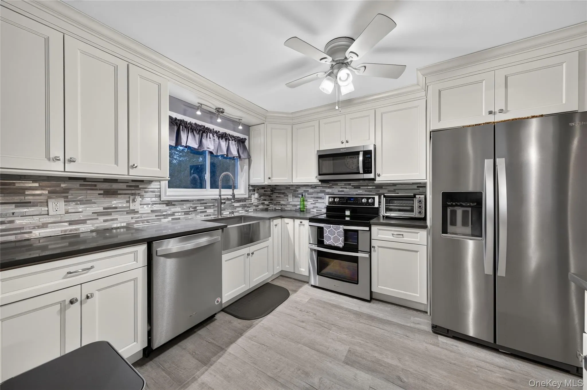 3 Jasper Avenue, Brookhaven, NY, 5 Bedrooms Bedrooms, 10 Rooms Rooms,2 BathroomsBathrooms,Residential,For Rent,Jasper,0,1060235 3 Jasper Avenue, Brookhaven, NY, 5 Bedrooms Bedrooms, 10 Rooms Rooms,2 BathroomsBathrooms,Residential,For Rent,Jasper,0,1060235
