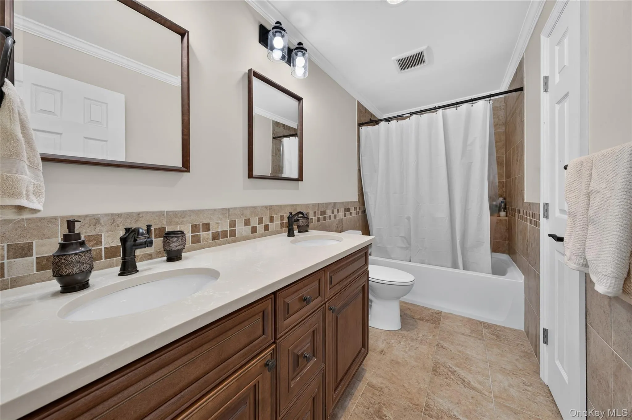 3 Jasper Avenue, Brookhaven, NY, 5 Bedrooms Bedrooms, 10 Rooms Rooms,2 BathroomsBathrooms,Residential,For Rent,Jasper,0,1060235 3 Jasper Avenue, Brookhaven, NY, 5 Bedrooms Bedrooms, 10 Rooms Rooms,2 BathroomsBathrooms,Residential,For Rent,Jasper,0,1060235