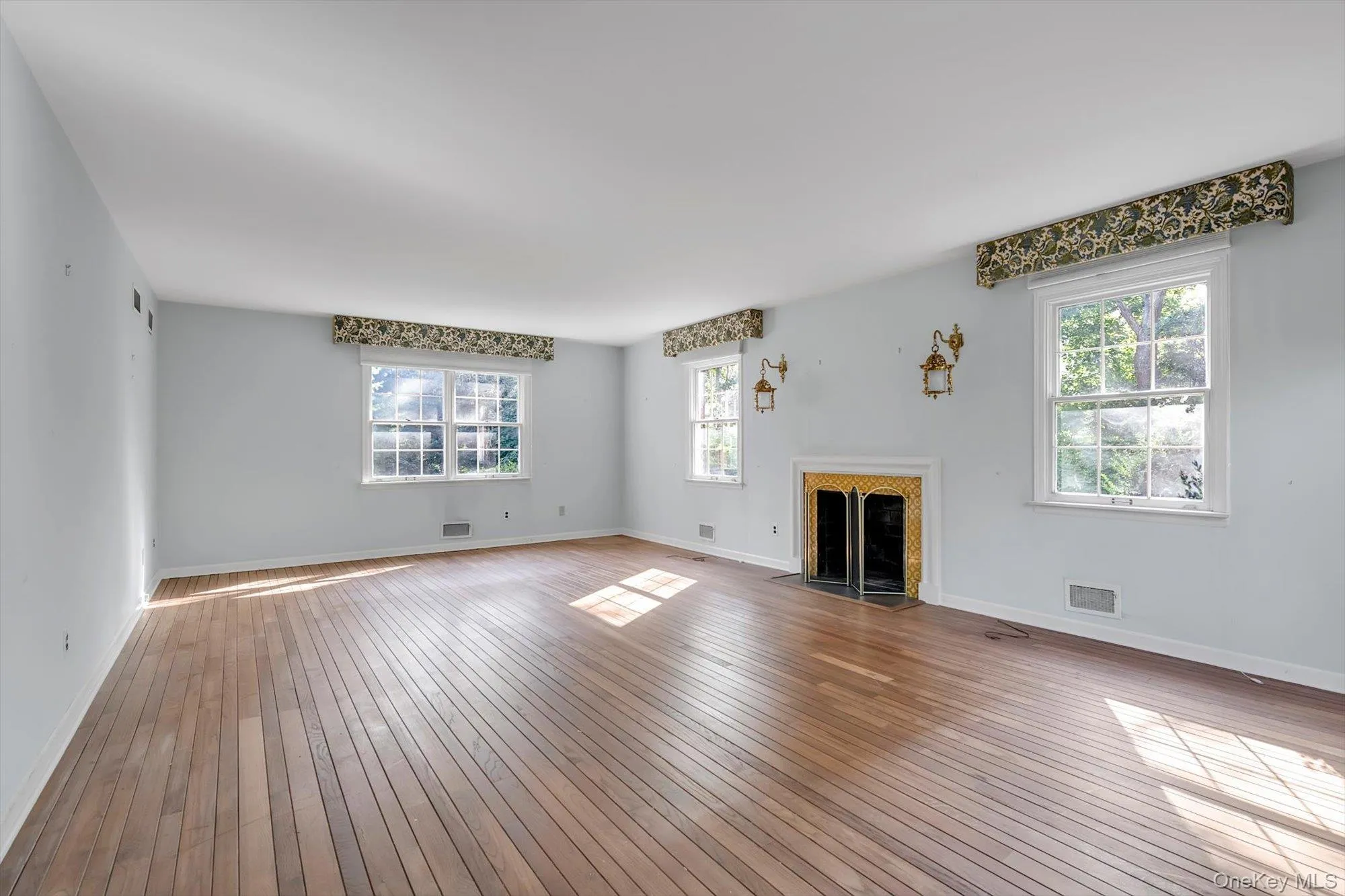 14 Oak Lane, Oyster Bay, NY, 5 Bedroom Bedrooms, 10 Room Rooms,4 BathroomBathrooms,Residential Lease,For Rent,Oak,0,1060239 14 Oak Lane, Oyster Bay, NY, 5 Bedroom Bedrooms, 10 Room Rooms,4 BathroomBathrooms,Residential Lease,For Rent,Oak,0,1060239