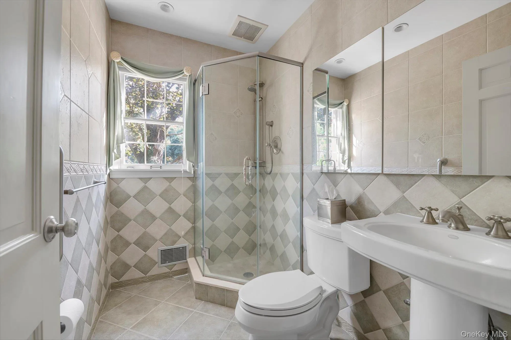 14 Oak Lane, Oyster Bay, NY, 5 Bedroom Bedrooms, 10 Room Rooms,4 BathroomBathrooms,Residential Lease,For Rent,Oak,0,1060239 14 Oak Lane, Oyster Bay, NY, 5 Bedroom Bedrooms, 10 Room Rooms,4 BathroomBathrooms,Residential Lease,For Rent,Oak,0,1060239