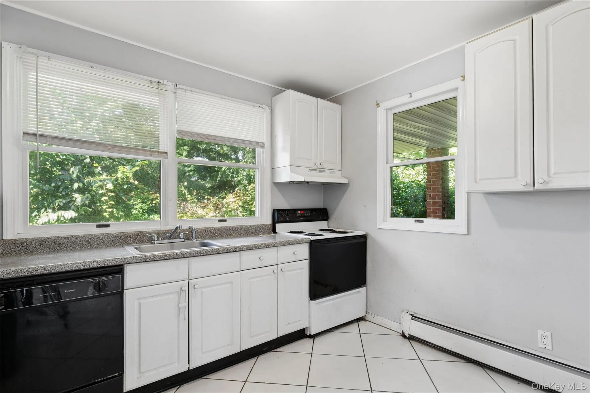 9 Plandome Place, Brookhaven, NY, 3 Bedrooms Bedrooms, 7 Rooms Rooms,2 BathroomsBathrooms,Residential,For Rent,Plandome,0,1060244 9 Plandome Place, Brookhaven, NY, 3 Bedrooms Bedrooms, 7 Rooms Rooms,2 BathroomsBathrooms,Residential,For Rent,Plandome,0,1060244