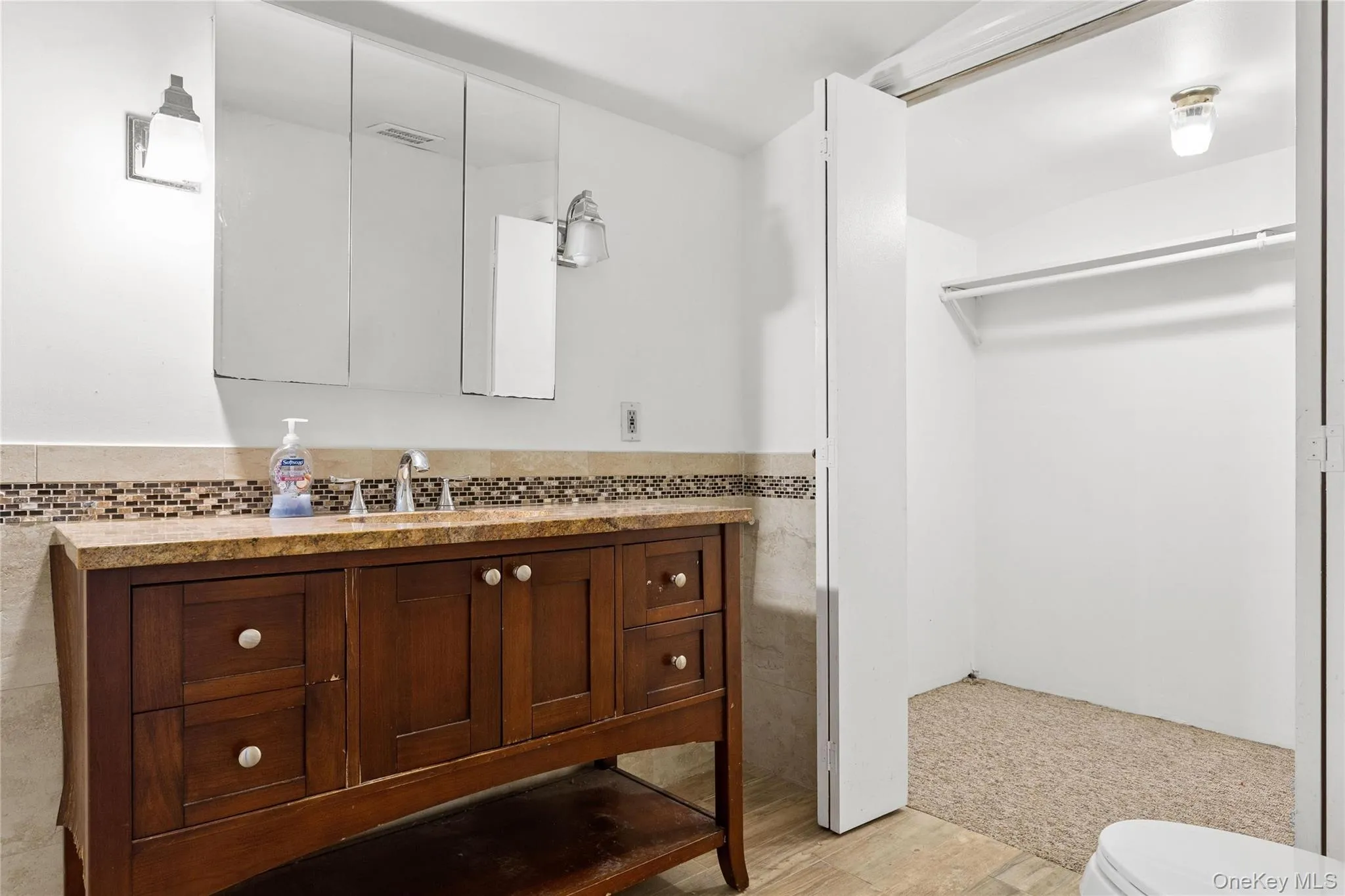 9 Plandome Place, Brookhaven, NY, 3 Bedrooms Bedrooms, 7 Rooms Rooms,2 BathroomsBathrooms,Residential,For Rent,Plandome,0,1060244 9 Plandome Place, Brookhaven, NY, 3 Bedrooms Bedrooms, 7 Rooms Rooms,2 BathroomsBathrooms,Residential,For Rent,Plandome,0,1060244