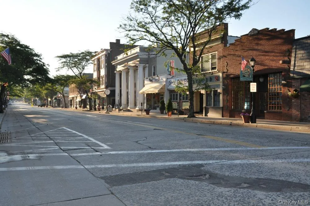 Northport Village with shopping, restaurants and entertainment Northport Village with shopping, restaurants and entertainment