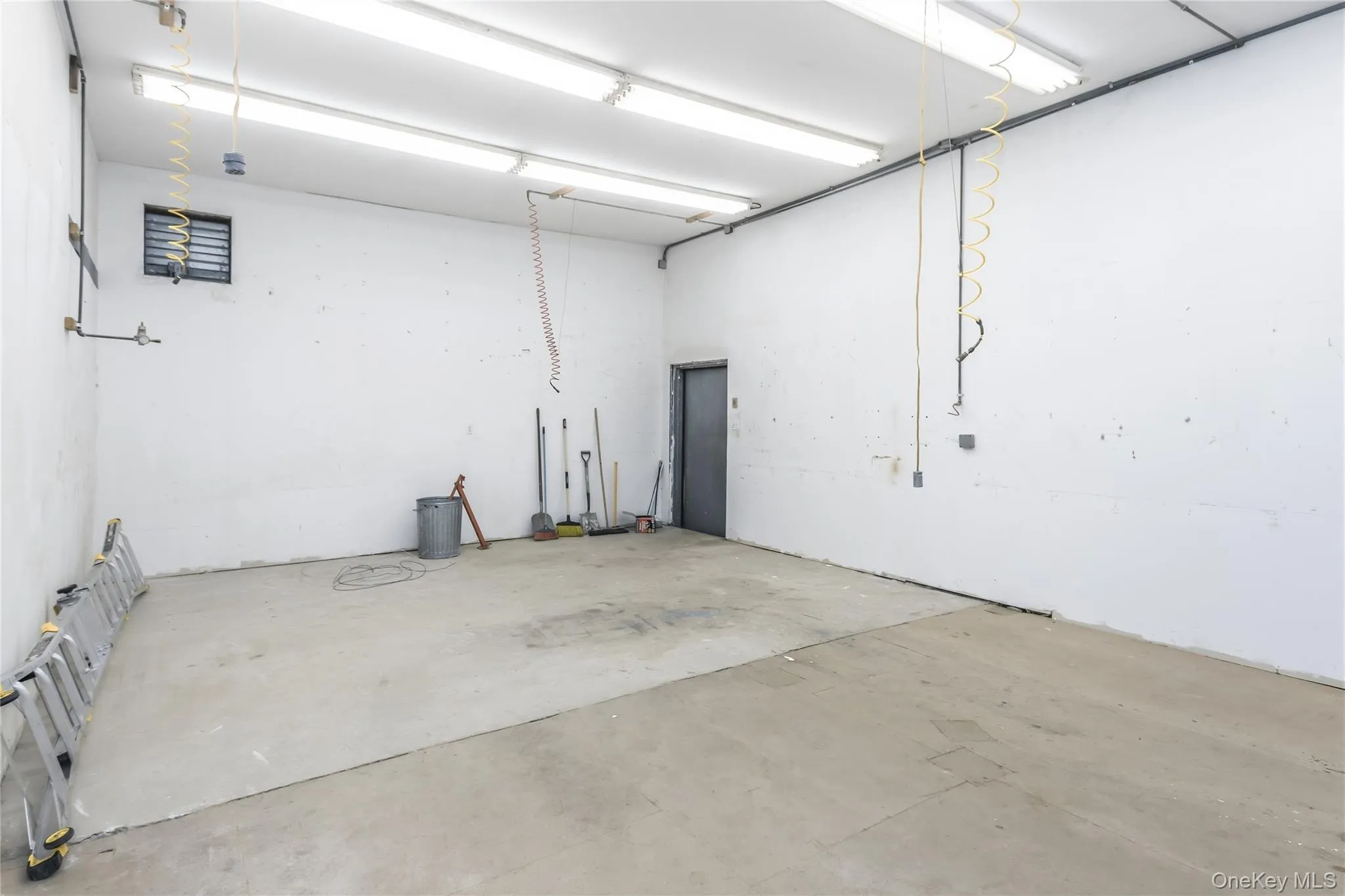 816 Hempstead Turnpike, Hempstead, NY, ,Commercial Lease,For Rent,Hempstead,0,1060258 816 Hempstead Turnpike, Hempstead, NY, ,Commercial Lease,For Rent,Hempstead,0,1060258