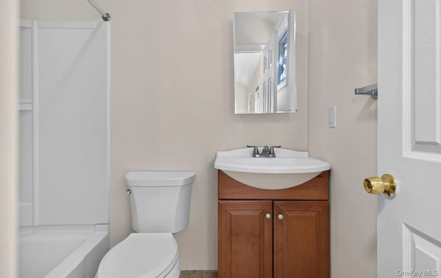 2 Austral Avenue, Glen Cove, NY, 3 Bedrooms Bedrooms, 6 Rooms Rooms,1 BathroomBathrooms,Residential,For Rent,Austral,0,1060270 2 Austral Avenue, Glen Cove, NY, 3 Bedrooms Bedrooms, 6 Rooms Rooms,1 BathroomBathrooms,Residential,For Rent,Austral,0,1060270