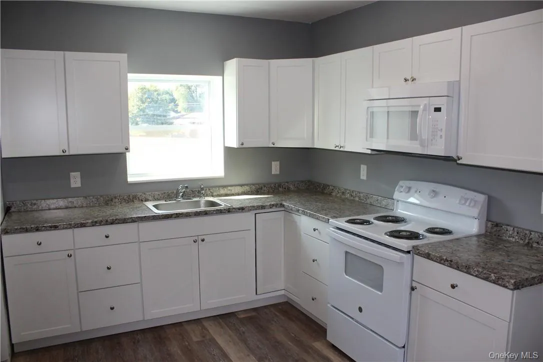 3144 Route 9W, New Windsor, NY, 2 Bedroom Bedrooms, 5 Room Rooms,1 BathroomBathrooms,Residential Lease,For Rent,Route 9W,0,1060279 3144 Route 9W, New Windsor, NY, 2 Bedroom Bedrooms, 5 Room Rooms,1 BathroomBathrooms,Residential Lease,For Rent,Route 9W,0,1060279