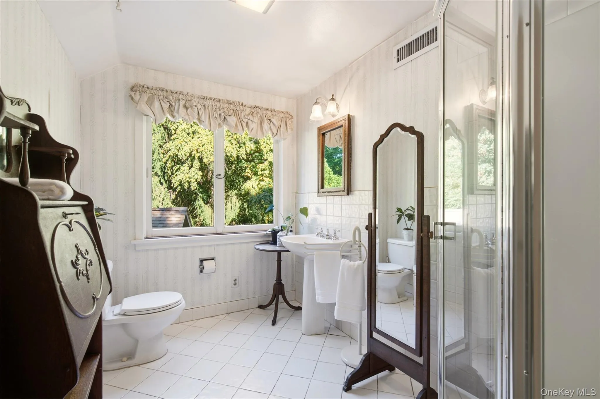 Full Bathroom Full Bathroom