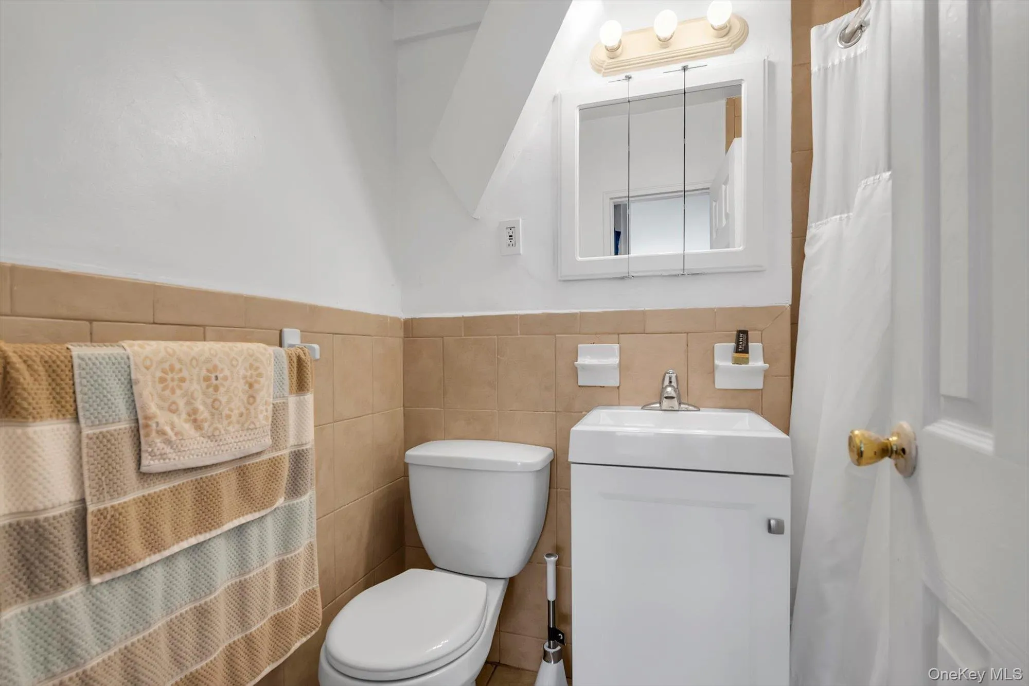 87-15 165th Street, New York, NY, 2 Rooms Rooms,1 BathroomBathrooms,Residential,For Rent,165th,0,1060302 87-15 165th Street, New York, NY, 2 Rooms Rooms,1 BathroomBathrooms,Residential,For Rent,165th,0,1060302