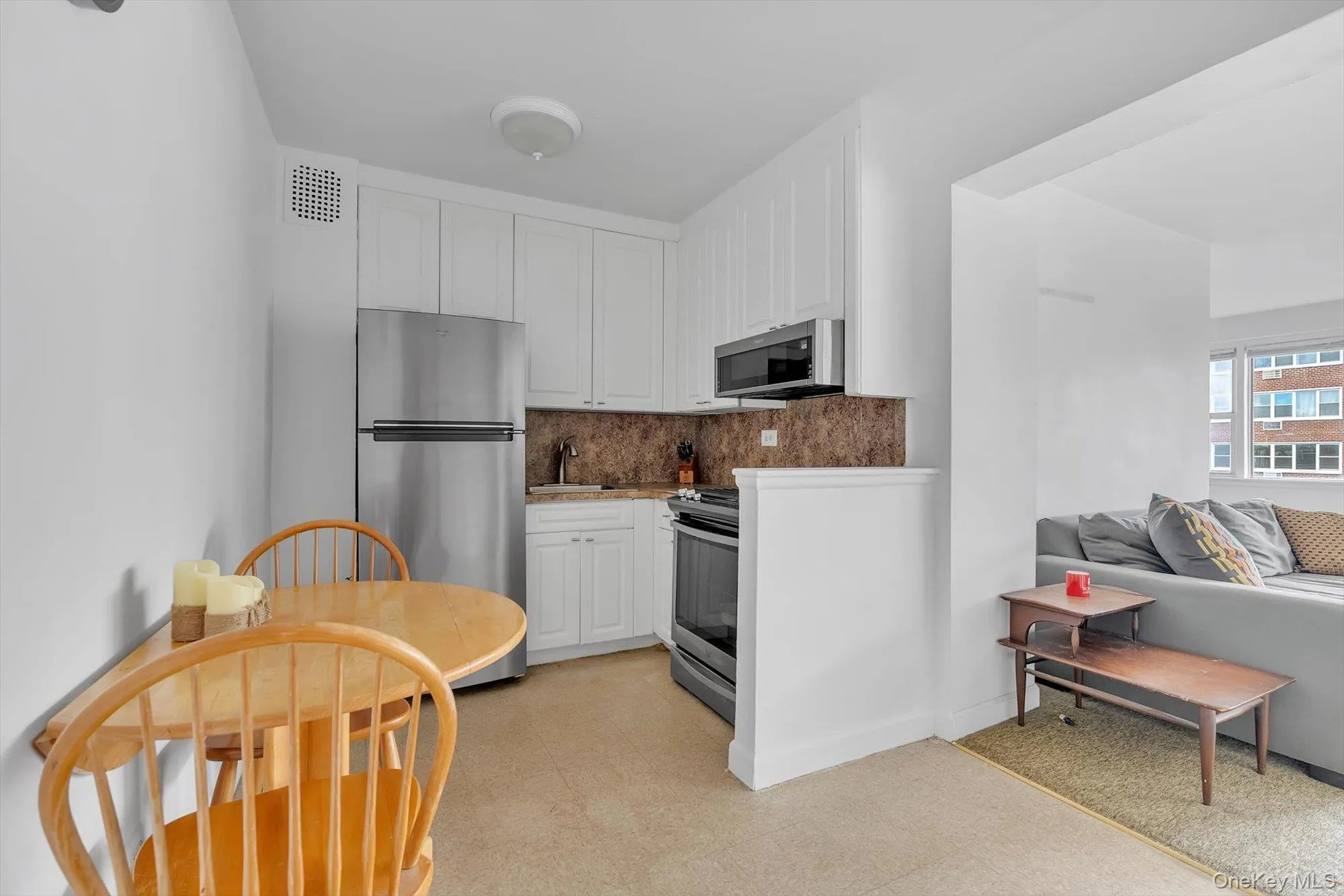 87-15 165th Street, New York, NY, 2 Rooms Rooms,1 BathroomBathrooms,Residential,For Rent,165th,0,1060302 87-15 165th Street, New York, NY, 2 Rooms Rooms,1 BathroomBathrooms,Residential,For Rent,165th,0,1060302